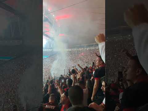 Torcida do Flamengo dando show na arquibancada - Flamengo 2 x 0 Bolivar -Jogo de ida da libertadores