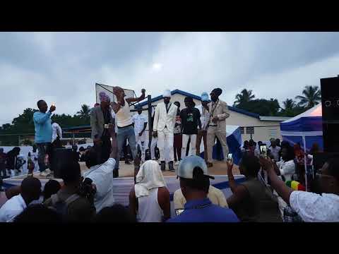 Sizzla, Teflon & Judgment Yard live on Stage killing it...