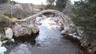 preview picture of video 'Carrbridge - Old Packhorse Bridge over Dulnain River'