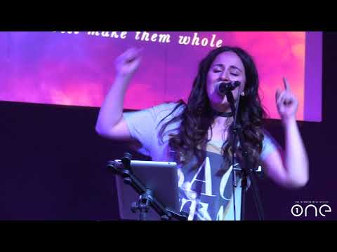 Melody Loria //Tu es notre Dieu