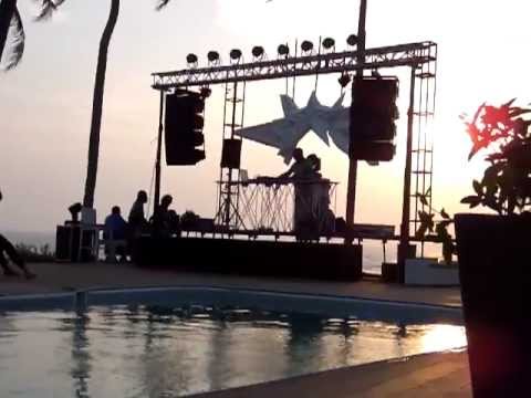 clubbing in goa - best club BARDO in ashvem near morim OMG - ibiza not goa !