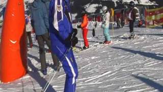 preview picture of video 'Albin Gruber - Artist, Skilehrer, Pilot zeigt wie man in die Skier geht'