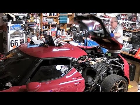 Alfa Romeo 4C  I remove the tailgate and trunk, preparing to remove the engine.