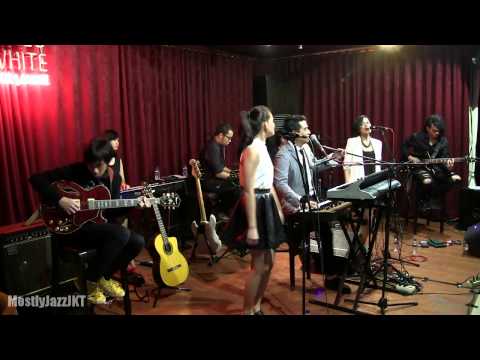 Adriana OST Launching by Indra ft. Eva & Monita - Sampai Suatu Masa @ Mostly Jazz 30/11/13 [HD]