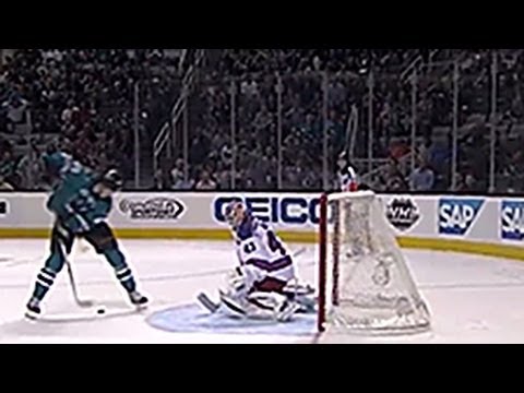 San Jose Sharks Tomas Hertl scores amazing goal between his legs