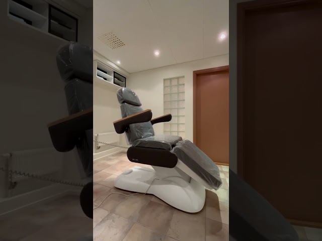 1328203 New/unused treatment chair, electrically controlled