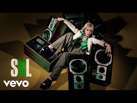 St. Vincent - The Melting Of The Sun (Live On SNL)