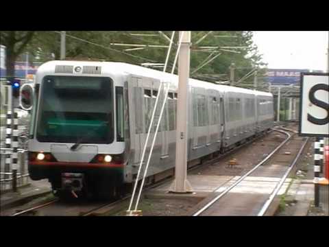 RET metro Type-T en B te station Rotterdam Alexander