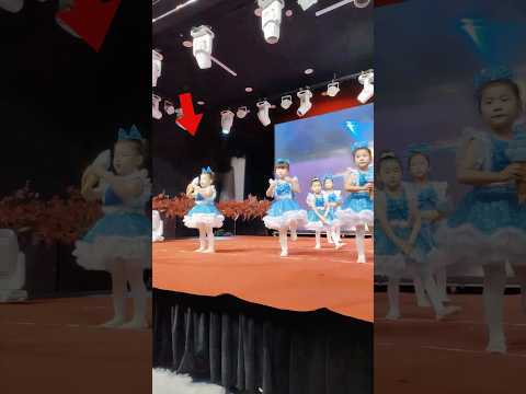 El profesor hace todo por los niños.#shorts