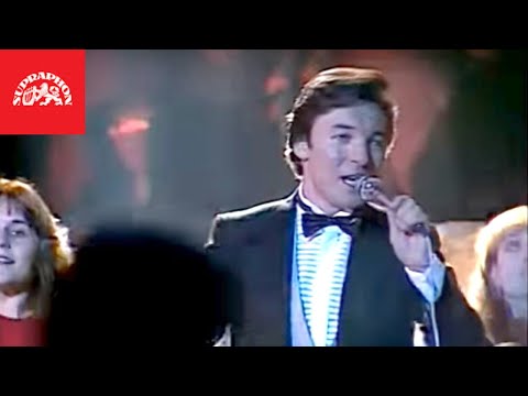 Karel Gott - Holka v domě (oficiální video)