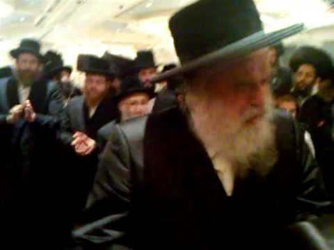Munkatcher Rebbe Dancing @ A Wedding - 5771