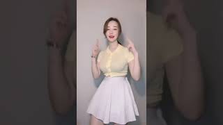 【おっぱい】 乳揺れ はちきれんばかり！ tiktok #Shorts