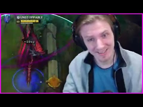 Hashinshin Gets Asked to Try Nightblue3 Full Crit Aatrox Build - Best of LoL Streams 307_R