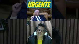 Dino toma invertida de Fachin