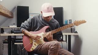 Holy shit that stretch @ 😵 from 8th fret index finger to 15th fret pinky!! Holy shit! - People say I have the weirdest Vibrato