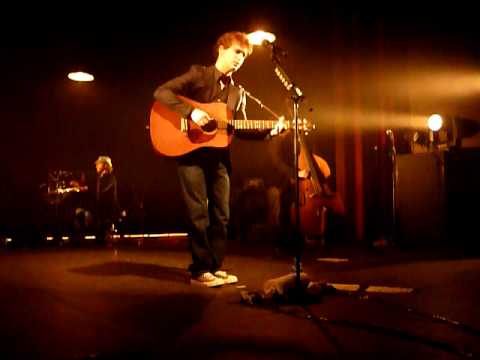 Renan Luce- Je suis une feuille version 2009 Live