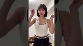 後ろで犬が戯れているがどうでもいい