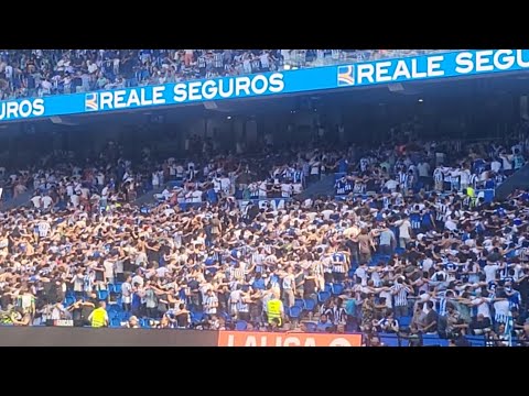 La afición de la Real Sociedad celebra el gol de Barranetxea. el poznań #laliga #realsociedad