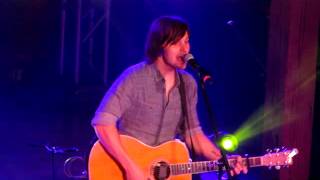Charlie Worsham performs &#39;Someone Like Me&#39; at 2015 CMA Fan Party in Nashville 061415