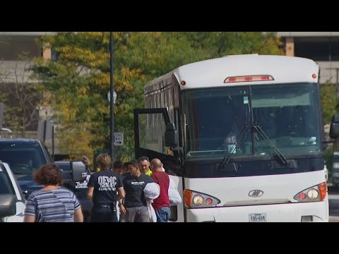 More migrants arrive from Texas unannounced in Chicago