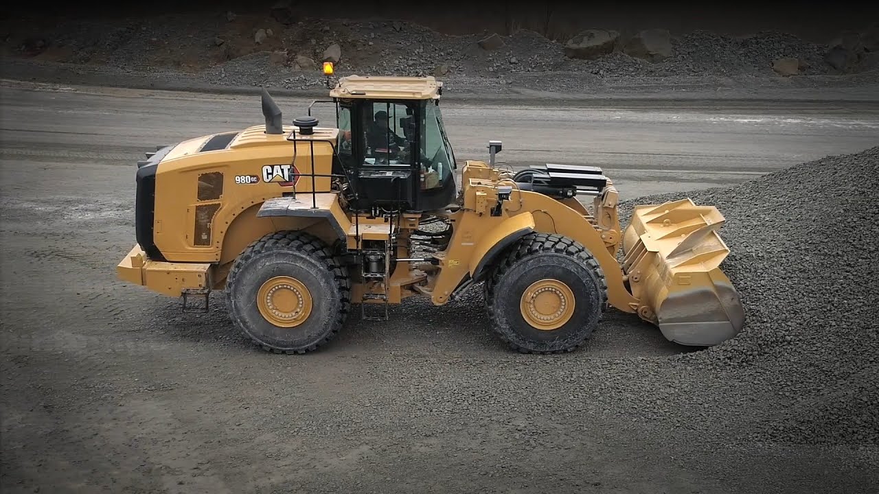 Chargeuse sur pneus Cat 980 GC au travail