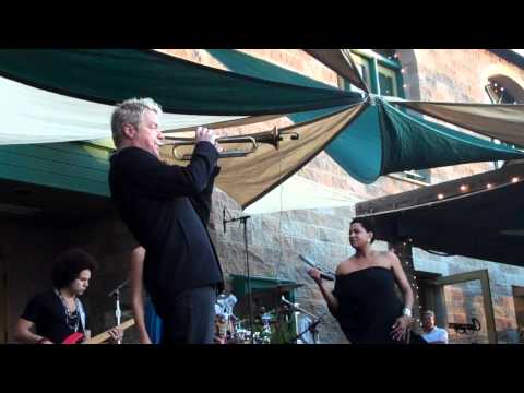 Chris Botti, Lisa Fischer and Caroline Campbell perform "Italia" Live at Thornton Winery