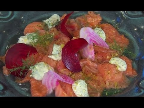Laxcarpaccio med fläder – steg för steg  | Arla Köket