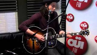 James Bay - Left hand free (Alt-J) - Session Acoustique OÜI FM