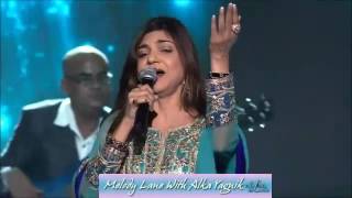 Alka Yagnik Singing &quot;Mahendi Hai Rachne Wali..&quot; LIVE on Stage