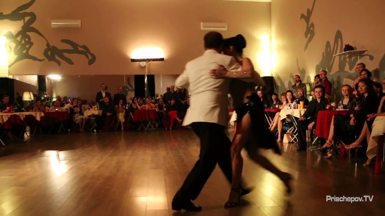 Sebastian Missé &amp; Andrea Reyero, 4 4, Anibal Troilo   Valsecito Amigo Francisco Fiorentino   Yo