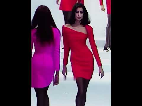 Yasmeen Ghauri is the most iconic 90’s model!#yasmeenghauri #runway