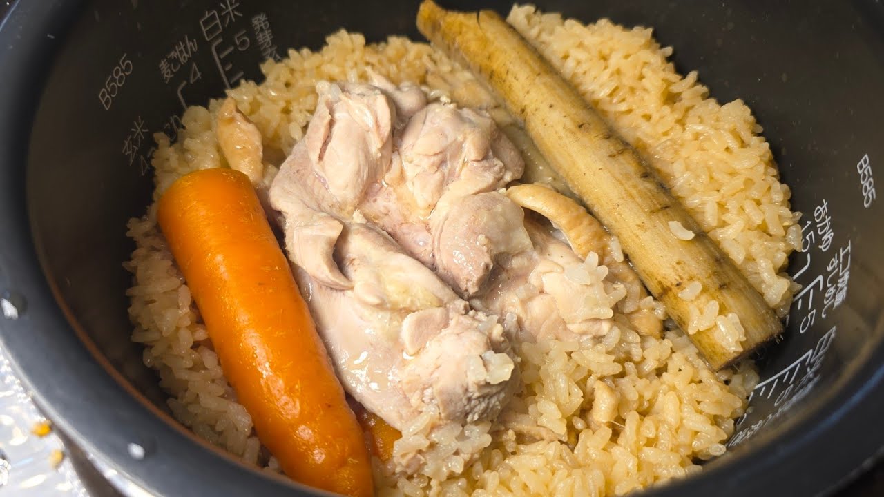 包丁いらずの虚無鶏めし(炊飯器で作る鶏ごぼう炊き込みご飯)と卵入り味噌汁