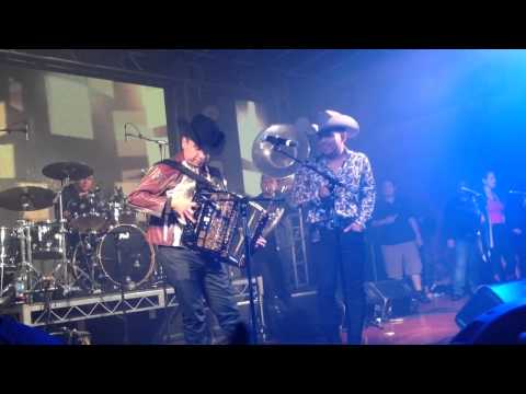 ESPINOZA PAZ FT TITO TORBELLINO "TE LA PASAS"