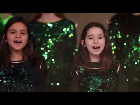 „După datini colindăm”   Corul de copii „Meloritm”, coordonator Prof  Elena Nicolai