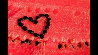 Refrescante Agua detox de Granada y Sandía