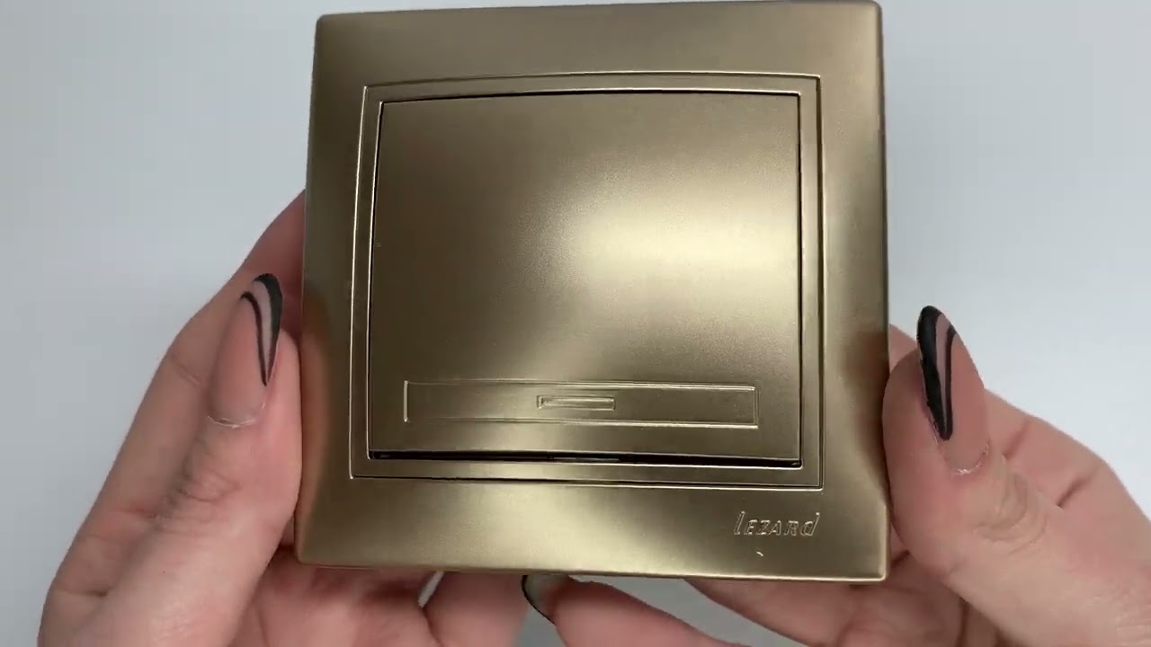 Выключатель одноклавишный MIRA светло-коричневый перламутр со вставкой 701-3131-100