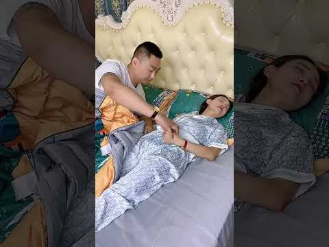 夫妻冷战后，一个动作和好如初 #伊诺 #funny #伊諾 #comedy