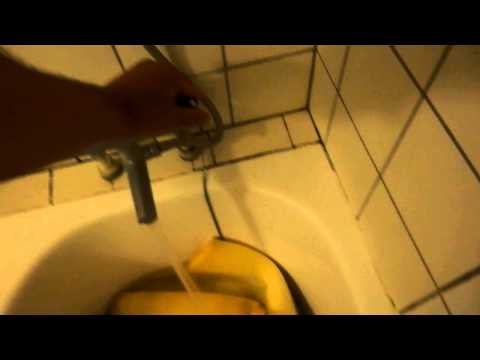 MongoTV_106 - Olsen Skyller Skumkerne i Rullemadras i Badekar