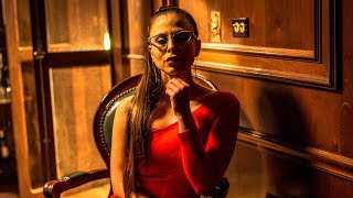 Andrea Quattrocchi es Betty en Leal - Solo hay una forma de vivir