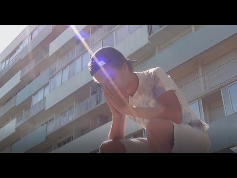 LA CHANSON DES COMMENTAIRES (CLIP OFFICIEL)