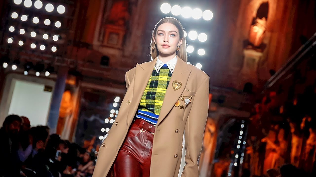 Versace - Fall Winter 2018/2019 Full Fashion Show - Exclusive