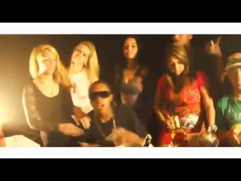 MC Guh e MC Dioguinho   Ela é Treinada + Letra Clipe Oficial HD DJ New