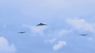 preview picture of video 'Avro 3 Sisters Day Vulcan XH558 & 2 Lancasters, City of Lincoln (Thumper mk3) & VeRA'
