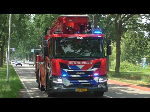 Brandweer met spoed naar een Middelbrand woning aan de Vossehol in Oss