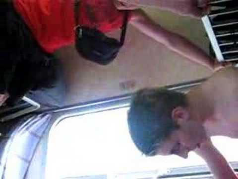 liegestütze im zug: marco & hans