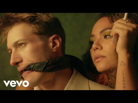 Caroline Alves - Telephone (Official Video)