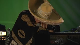 Download lagu Miraron Llorar a Un Hombre con Letra- Vicente Fernández mp3