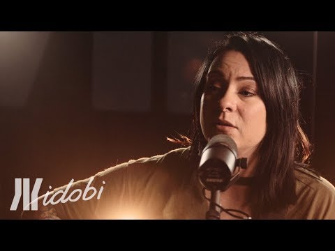 Lucy Spraggan - "Fight For It" (idobi Sessions)