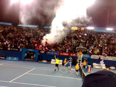 Chileans light a flare at the Gonzalez & Gasquet Match 24/01/2009