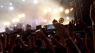 Everybody in the place